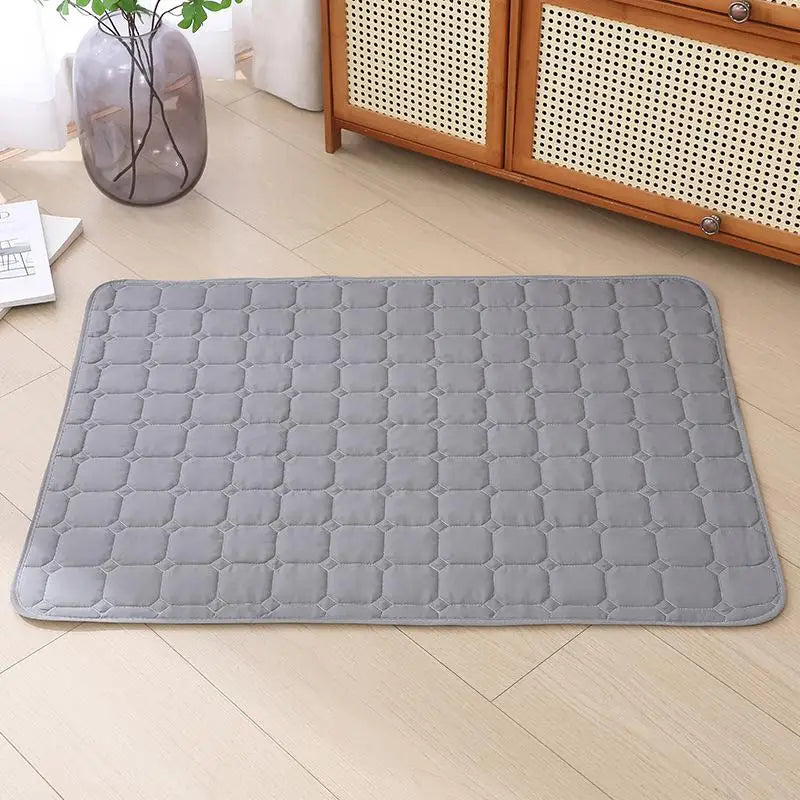 Quilted All-Season Pet Mat — Moisture-Proof Resting Cushion for Dogs & Cats